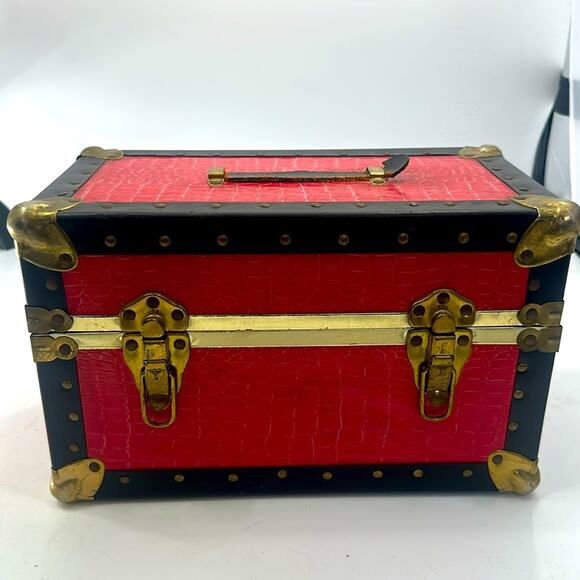 Vintage Red Buxton faux alligator and faux wood lined mini trunk/train case - Picture 3 of 16